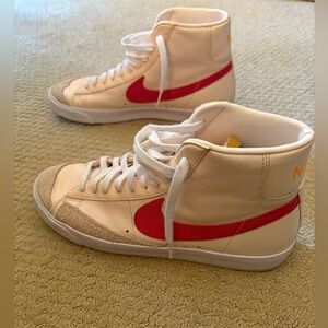 Men’s Nike cream and red blazers size 10.5